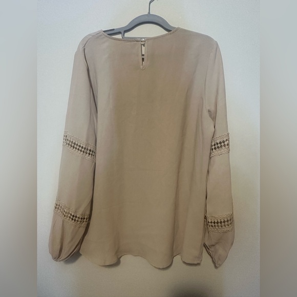 Elegant Beige Blouse with Lace Detailing - Picture 2 of 9